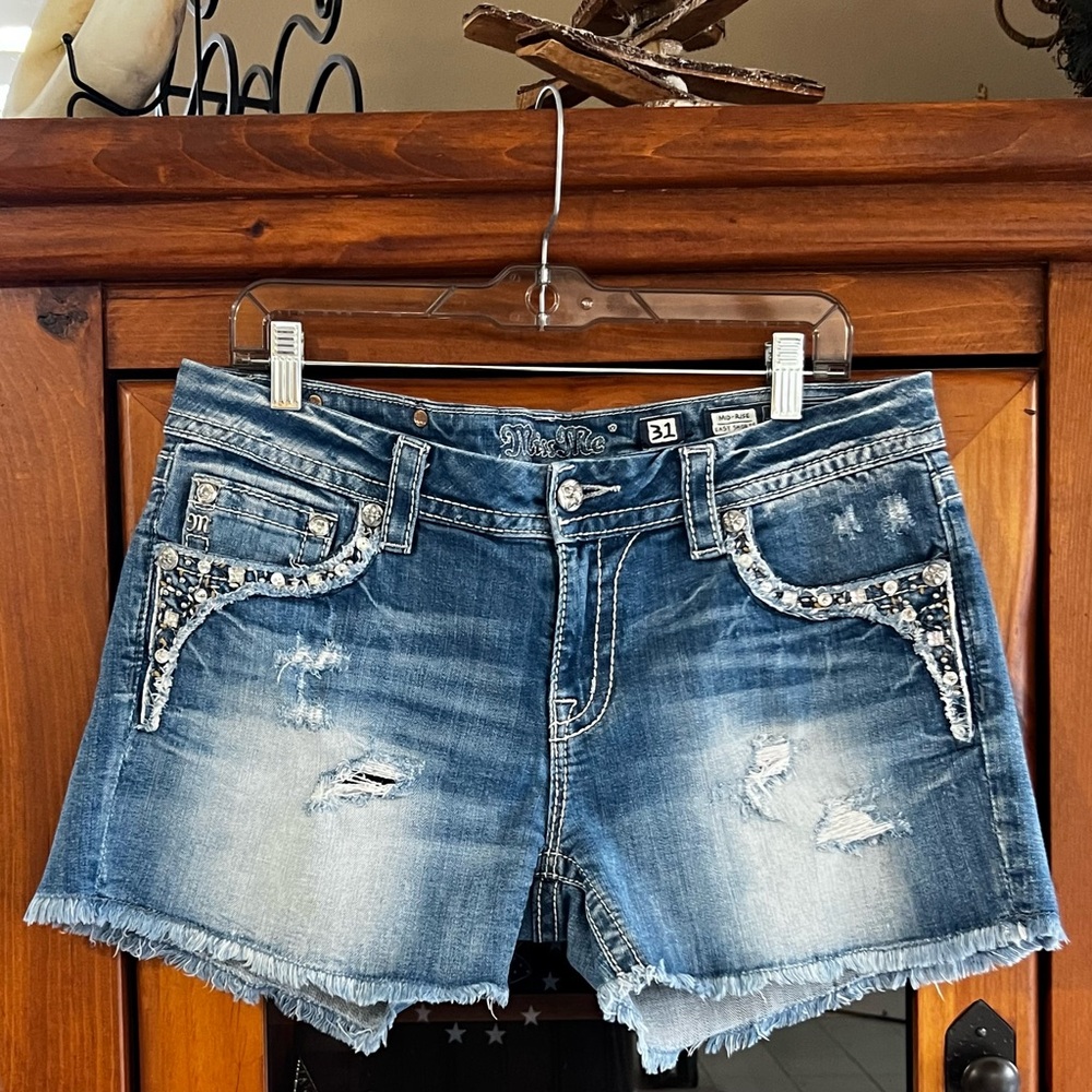 MISS ME: Distressed Mid-Rise Easy Shorts - Picture 4 of 8
